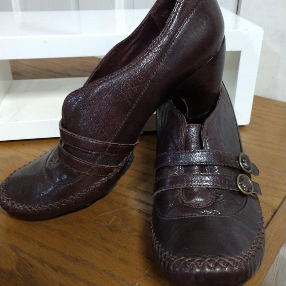 NWOT Indigo Clark Shoes
